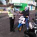 Polisi Berikan Teguran Secara Humanis Ops Keselamatan Lodaya 2024 Kepada Pelanggar Lalulintas Yang Tidak Memakai Helm