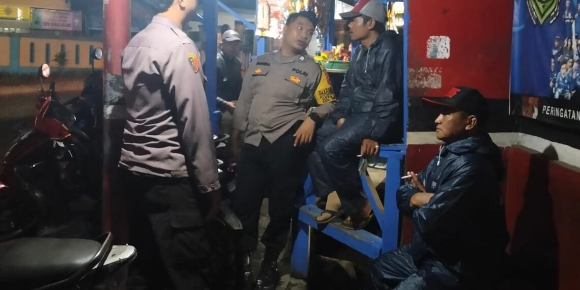 Patroli Dialogis Polisi Polsek Sukalarang Kontrol Ronda Malam Antisipasi C3 Dan Gukamtibmas