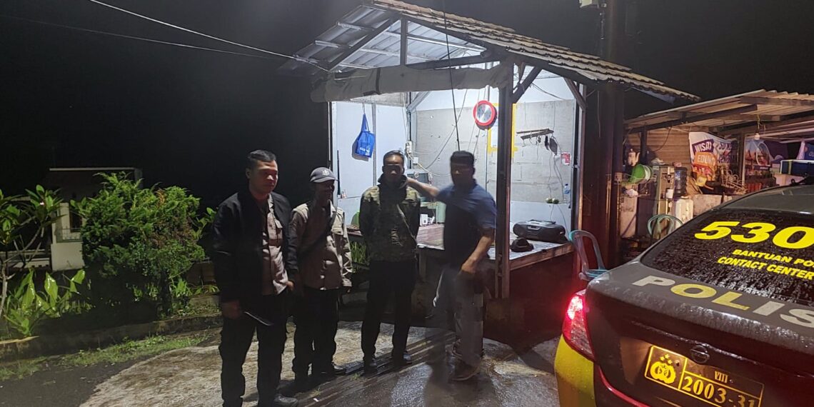 Polsek Cikole Laksanakan Giat Patroli Dialogis Ke Pos Ronda