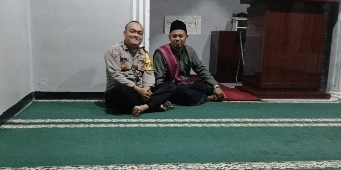 Bhabinkamtibmas Desa Sukaraja Kecamatan Sukaraja Laksanakan Silaturahmi / Sambangi Warga