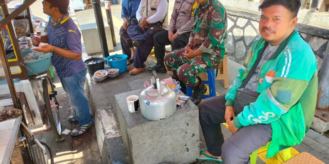 Sambangi Warga Polisi di Kota Sukabumi Sampaikan Imbauan Kamtibmas