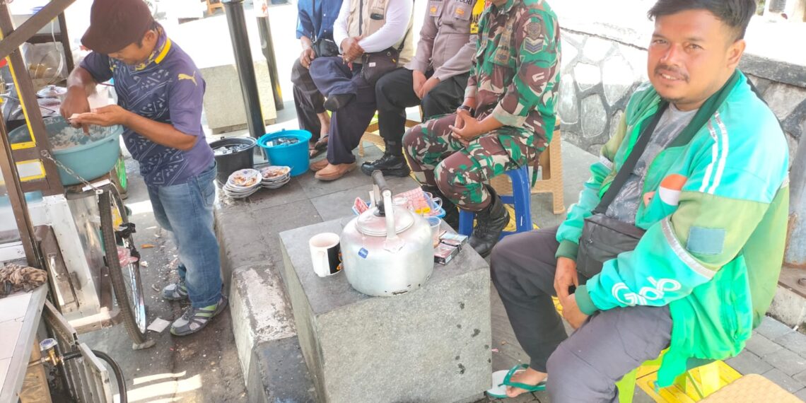 Sambangi Warga Polisi di Kota Sukabumi Sampaikan Imbauan Kamtibmas