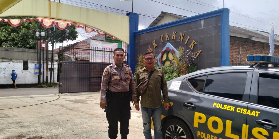 Patroli Siang, Unit Samapta  Polsek Cisaat  Antisipasi Tawuran Pelajar saat Bubaran Anak Sekolah