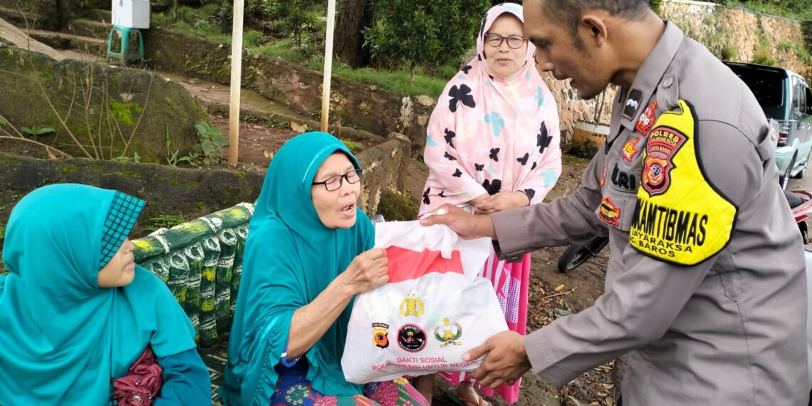 Dalam Rangka HUT Stukpa Ke 58 Tahun 2024. Sinergitas TNI-Polri, Bhabinkamtibmas Bersama Babinsa Sebarkan Bantuan Sembako