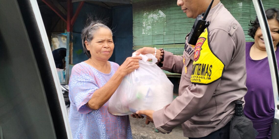Dalam Rangka HUT Stukpa Ke 58 Tahun 2024. Sinergitas TNI-Polri, Bhabinkamtibmas Bersama Babinsa Sebarkan Bantuan Sembako