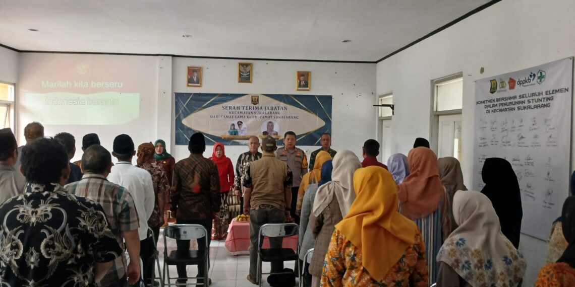 Sinergitas TNI – Polri Kapolsek Sukalarang Hadiri Serah Terima Dan Pisah Sambut Camat Sukalarang