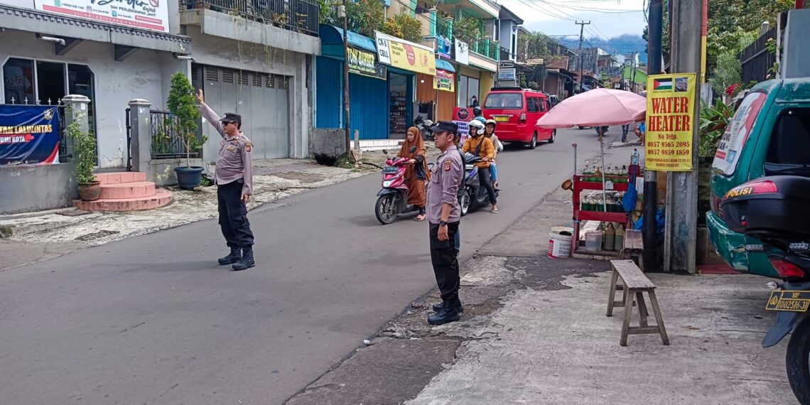 Anggota Samapta Polsek Sukabumi Laksanakan Kegiatan Pelayanan Penjagaan dan Pengaturan Arus Lalu lintas