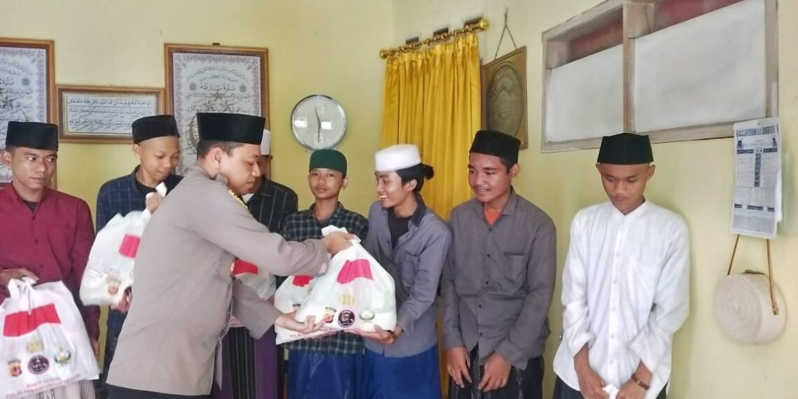 Polsek Kebonpedes Salurkan Bantuan Sosial ke Warga