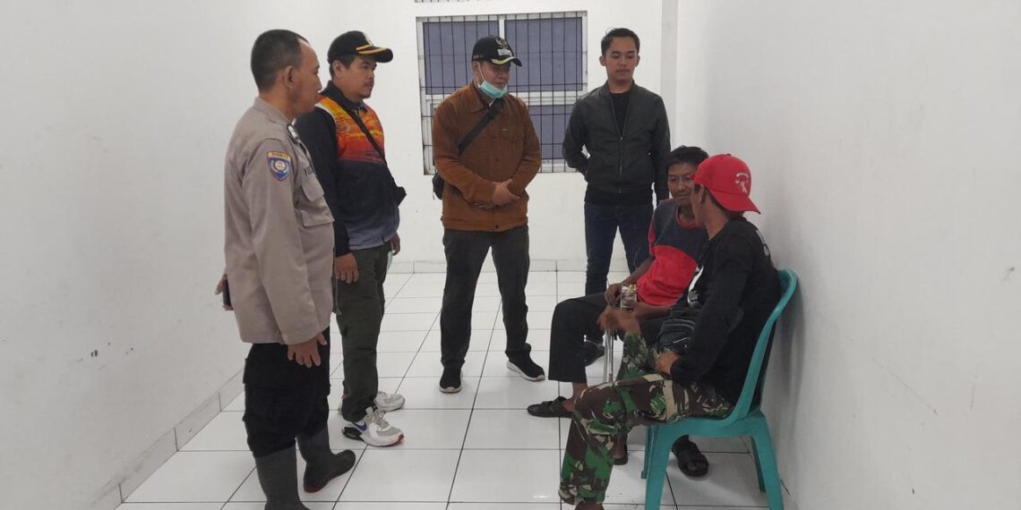 Bhabinkamtibmas Kelurahan Jayamekar Polsek Baros Sambang Warga Jayamekar Baros Antisipasi Gangguan Kamtibmas