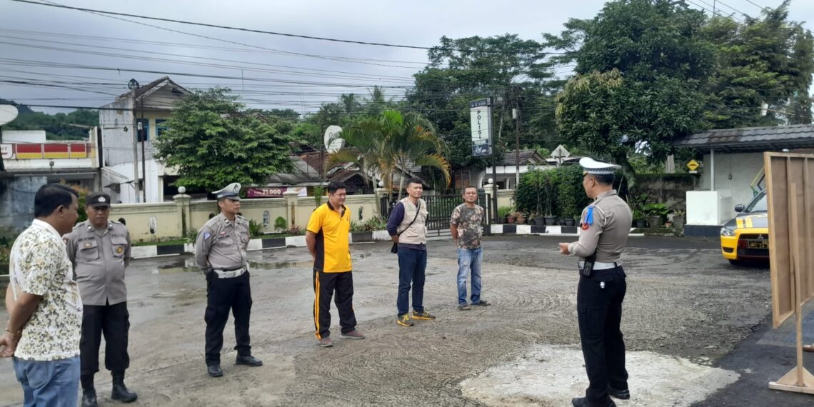 Unit Lantas Polsek Baros,Polres Sukabumi Kota Mengajak Masyarakat Untuk Menjadi Promotor Keselamatan Berlalulintas