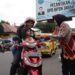 Salam Ramadhan: Polres Sukabumi Kota Bagikan Ratusan Takjil untuk Warga dan Pengguna Jalan