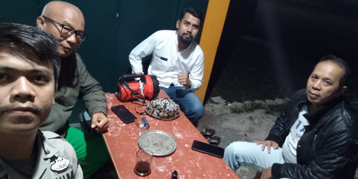 Upaya Jaga Kamtibmas: Polsek Lembursitu Lakukan patroli Malam
