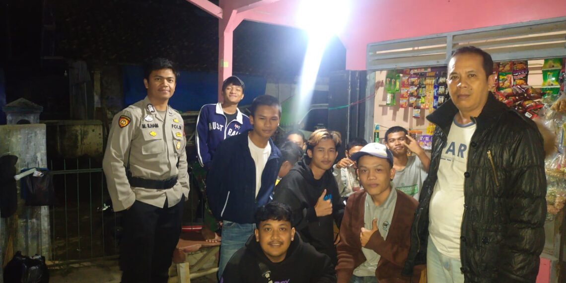 Upaya Jaga Kamtibmas: Polsek Lembursitu Lakukan patroli Malam