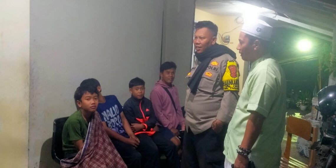Polsek Kadudampit Laksanakan Patroli Jelang Sahur Antisipasi Gukamtibmas