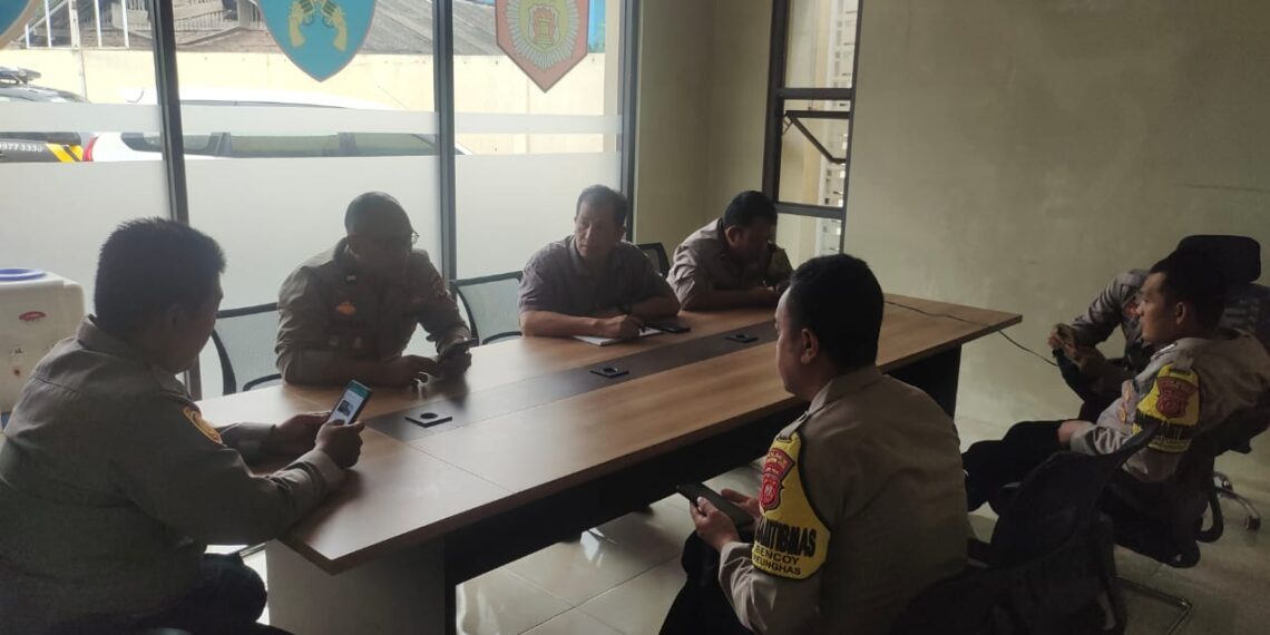 Pimpin Anev Mingguan, Kapolsek Cireunghas Polres Sukabumi Kota Berikan Arahan dan Semangat Anggotanya