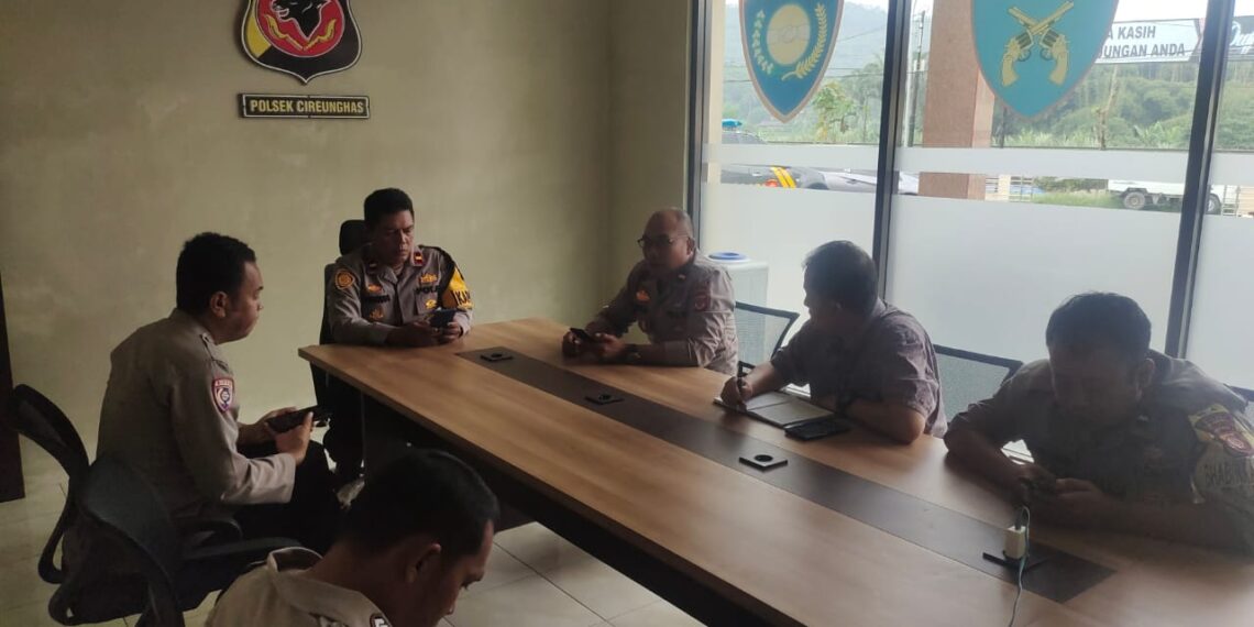 Pimpin Anev Mingguan, Kapolsek Cireunghas Polres Sukabumi Kota Berikan Arahan dan Semangat Anggotanya