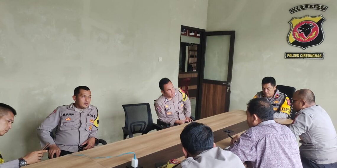 Pimpin Anev Mingguan, Kapolsek Cireunghas Polres Sukabumi Kota Berikan Arahan dan Semangat Anggotanya