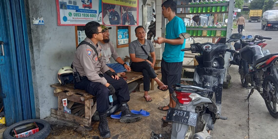 Bhabinkamtibmas Polsek Cibeureum Laksanakan Anjangsana Kepada Tokoh Masyarakat