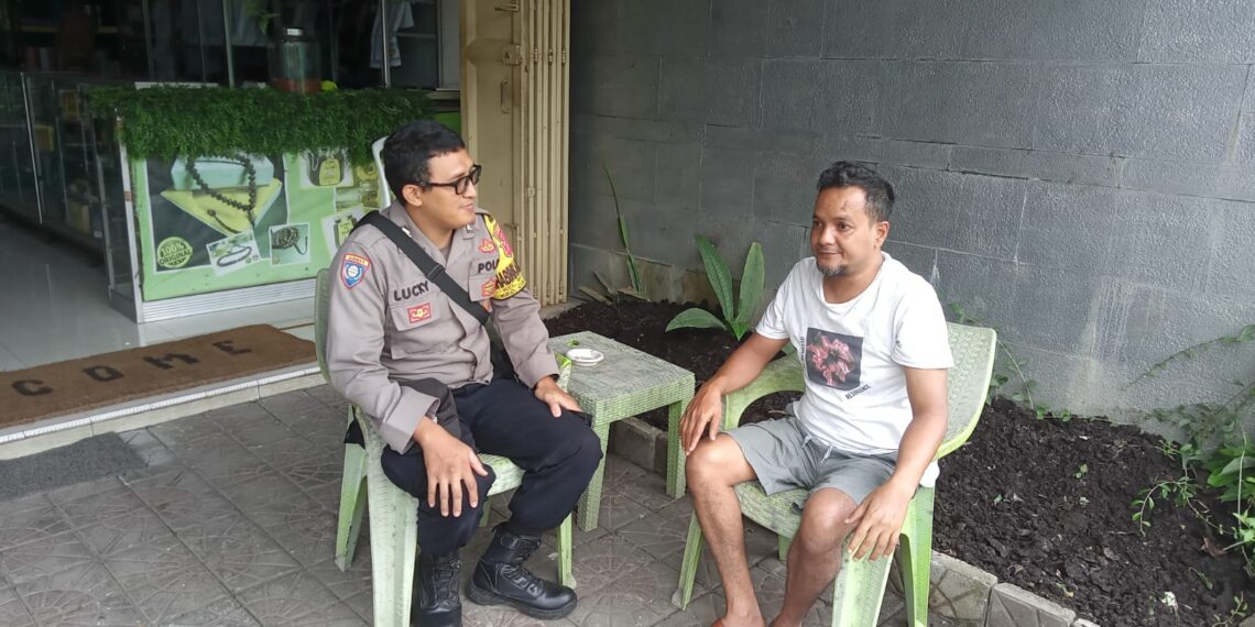 Bhabinkamtibmas Polsek Cibeureum Laksanakan Anjangsana Kepada Tokoh Masyarakat