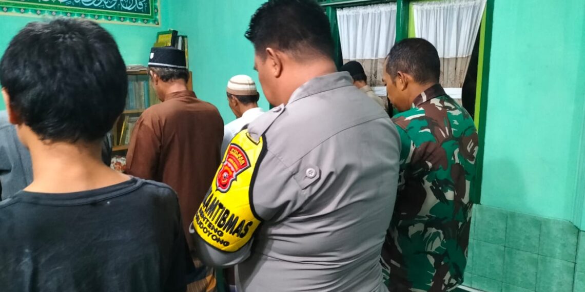 Pererat Silaturahmi, Anggota Polsek Lakukan TRANSIT (Taraweh Antar Masigit)