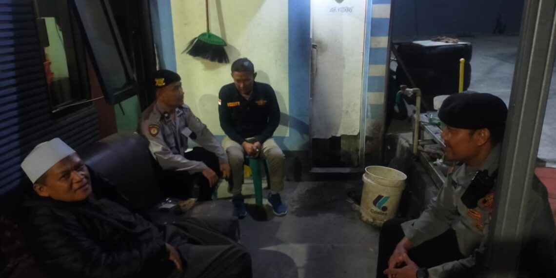 Patroli Samapta Polsek Cibeureum Patroli Dialogis Sambangi Warga Malam Hari Sampai Pesan Kamtibmas