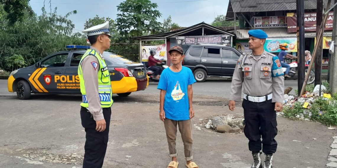 Bhabinkamtibmas dan Anggota Lantas Polsek Warudoyong, Antisipasi Gangguan Kamtibmas