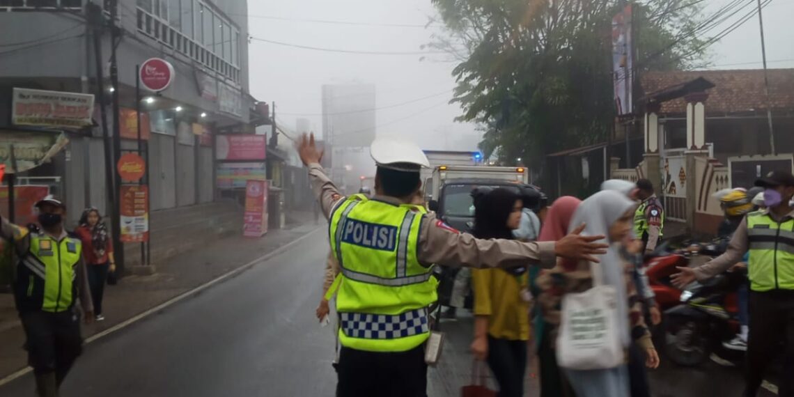 UNIT LALU LINTAS POLSEK SUKALARANG POLRES SUKABUMI KOTA RUTIN LAKSANAKAN GATUR LALIN