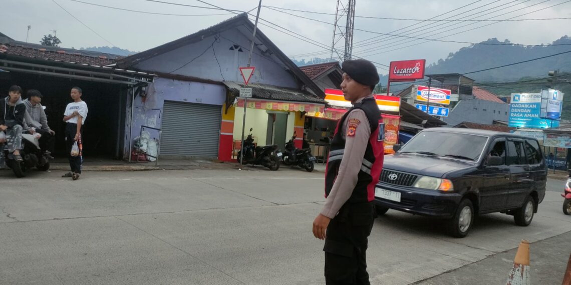 Polsek Baros gatur sore antisipasi kemacetan pasar tumpah kuliner dibulan suci Ramadhan kepada warga masyarakat yang sedang ngabuburit