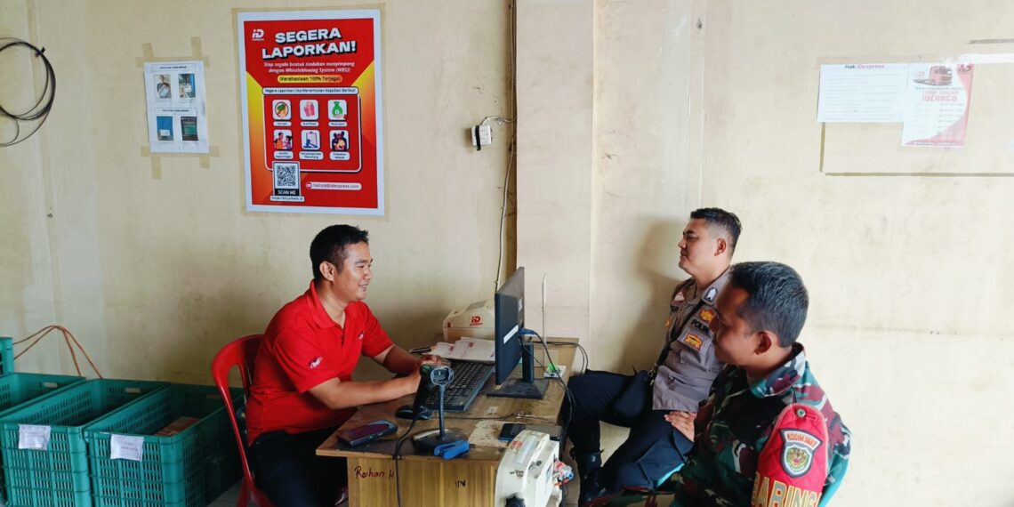 Dekati warga Babinkamtibmas bersinergi dengan Babinsa Sambangi Warga dan Berikan Imbauan Kamtibmas