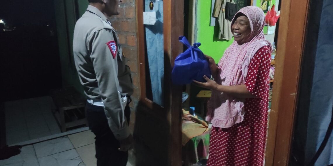 PAS SAHUR (Patroli Saat Sahur) Polsek Warudoyong Laksanakan Kegiatan “Ramadhan Berbagi”
