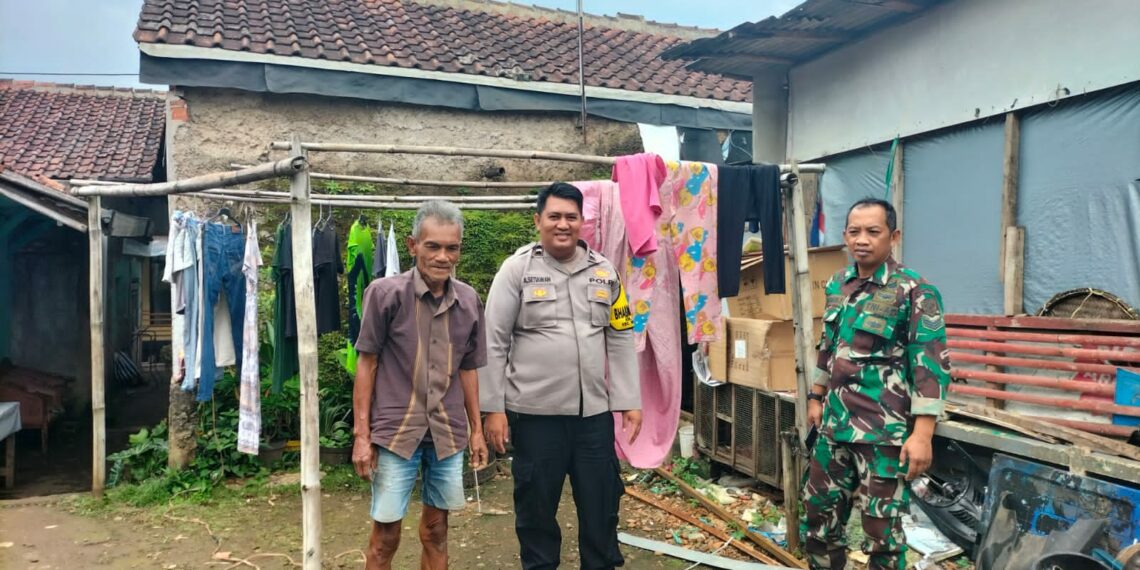 Sinergitas TNI Polri Sambangi Warga dan Berikan Himbauan Kamtibmas