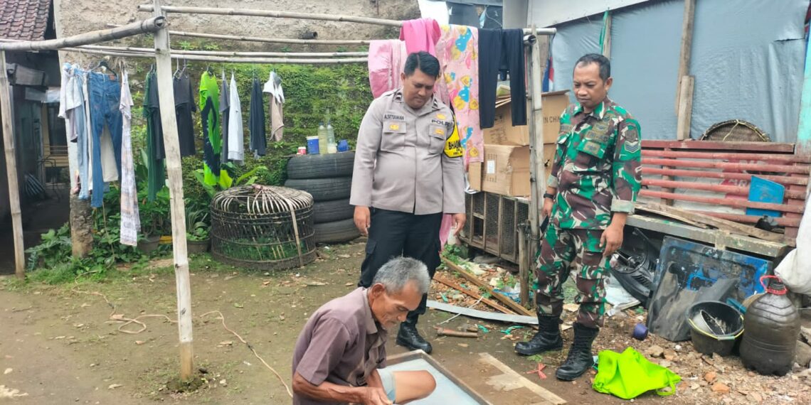 Sinergitas TNI Polri Sambangi Warga dan Berikan Himbauan Kamtibmas