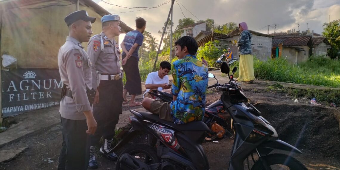 Polsek Kebonpedes Patroli Ngabuburit Cegah Gangguan Kamtibmas Jelang Berbuka Puasa