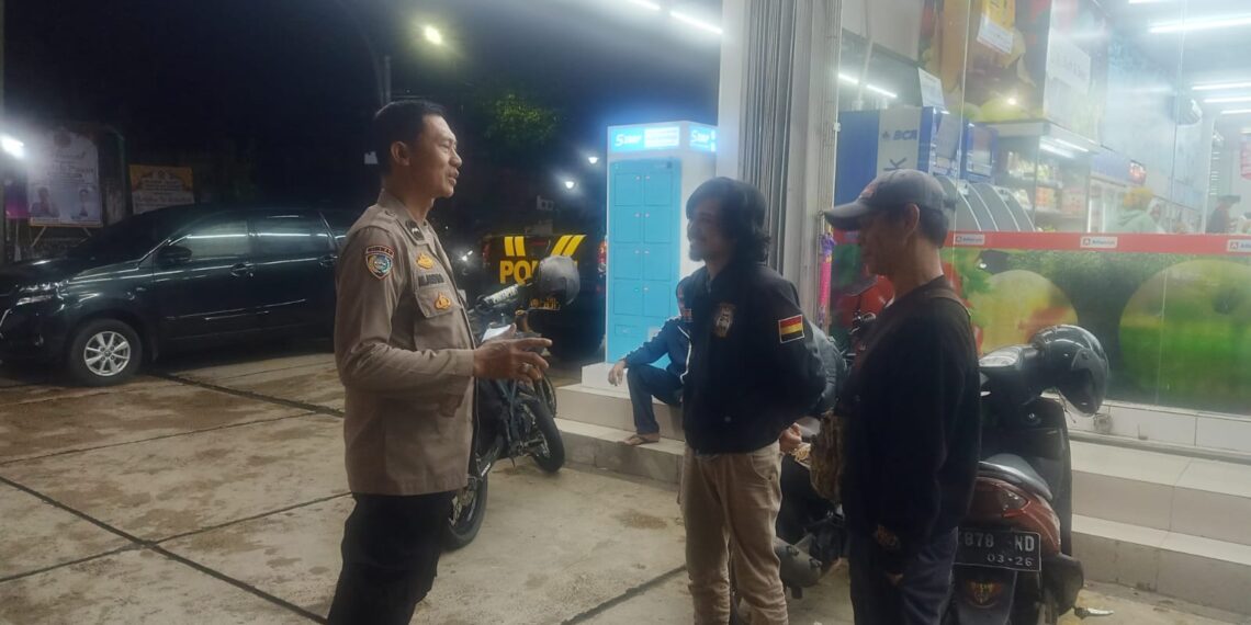 Antisipasi Curanmor, Polsek Gunungpuyuh Berikan Himbauan Kepada Tukang Parkir