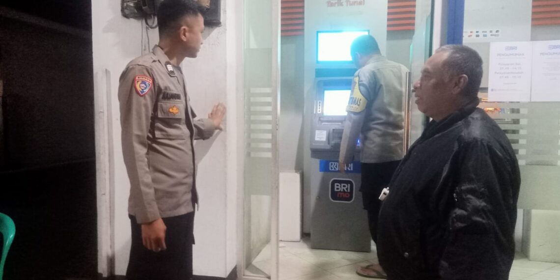 Polsek Sukalarang Laksanakan Patroli Dialogis Kontrol ATM BRI Cegah Kejahatan Perbankan
