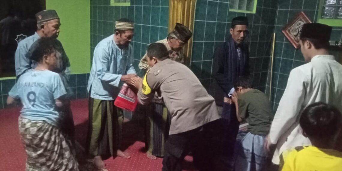 Kehadiran Bhabinkamtibmas di Masjid Al Mu’minin: Menjalin Kemitraan dalam Ramadhan