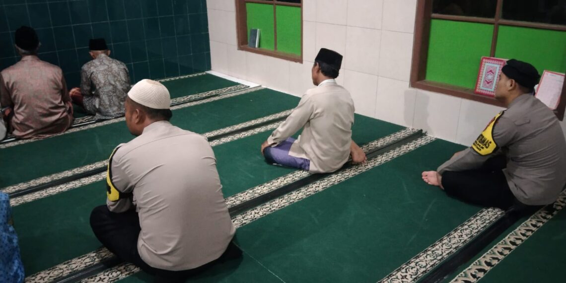 TRANSIT (Tarawih Antar Masigit) Polsek Warudoyong