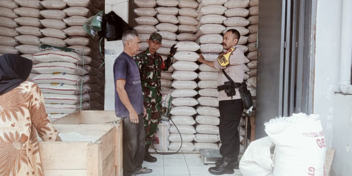 Datangi Warga Langsung, Babinkamtibmas Berikan Himbauan Gukamtibmas