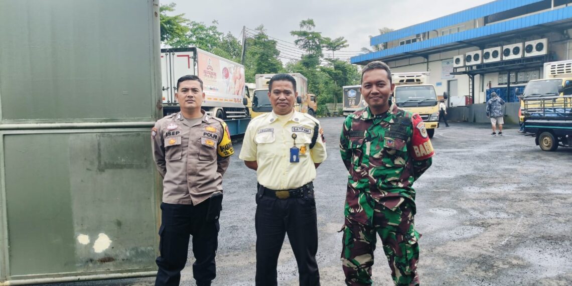 Dekati warga Babinkamtibmas bersinergi dengan Babinsa Sambangi Warga dan Berikan Imbauan Kamtibmas