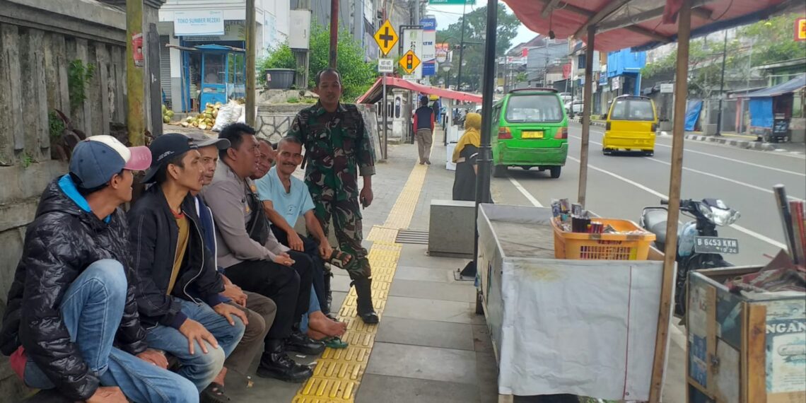 Sambangi Warga Polisi di Kota Sukabumi Sampaikan Imbauan Kamtibmas