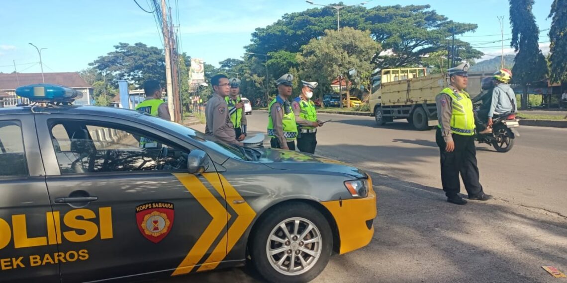 Berikan Rasa Aman Kepada Warga Masyarakat, Polsek Baros Tingkatkan Patroli Sore Jelang Buka Puasa (Ngabuburit)