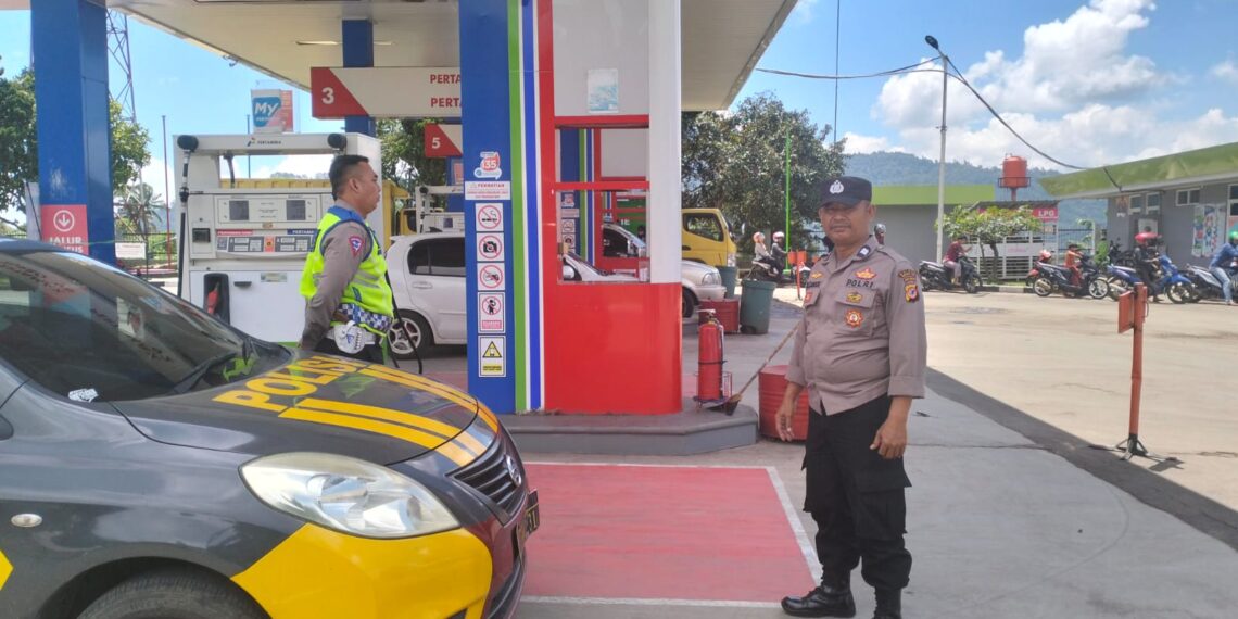 Polisi Polsek Sukalarang Giat Patroli Dialogis Antisipasi Gangguan Kamtibmas Di Pom mini