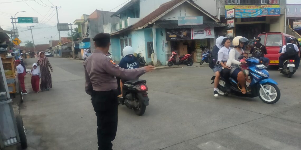Unit Samapta Polsek Cibeureum Laksanakan Pelayanan Gatur Pagi