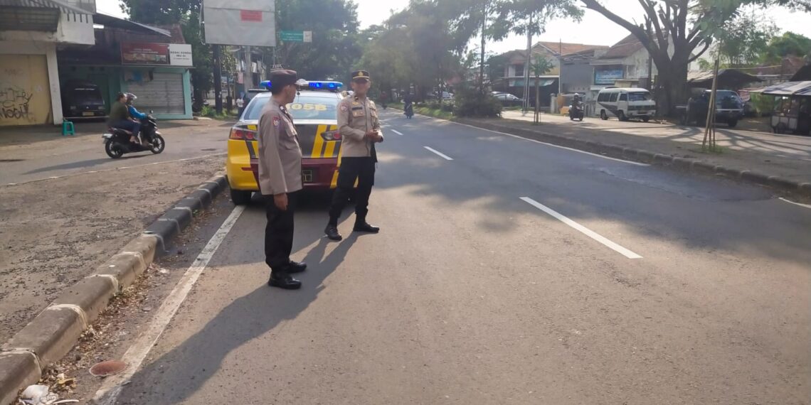 Ngabuburit Polsek Baros Efektifkan Kegiatan PAS BUKA  Di Jalur Lingkar Selatan Baros