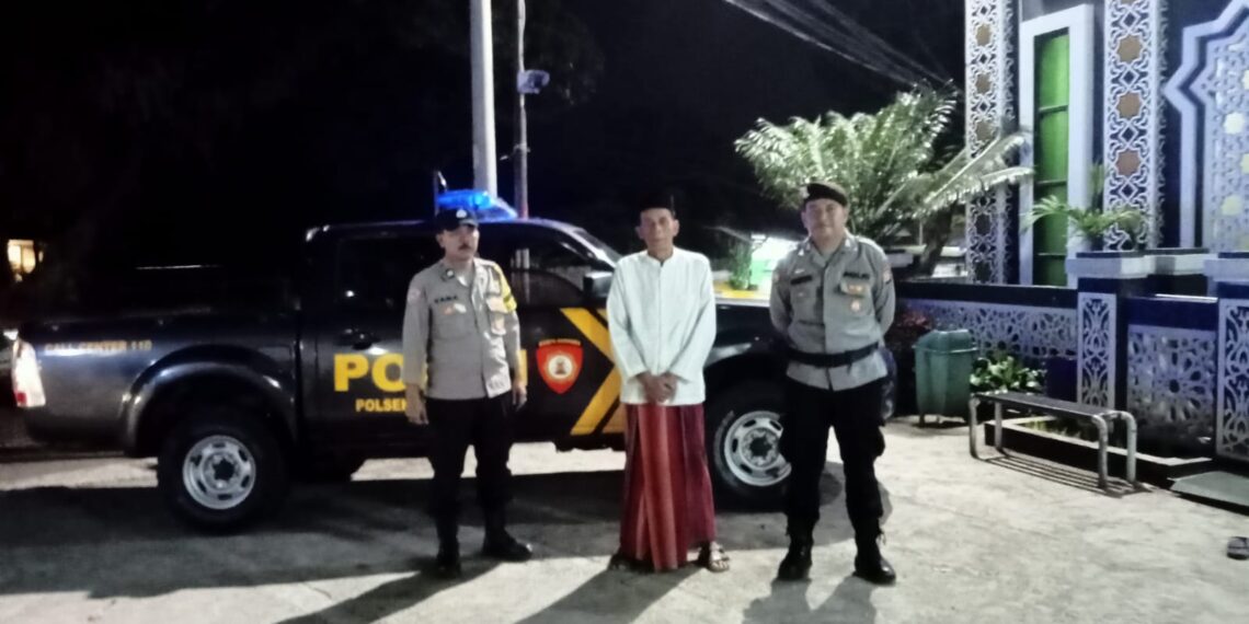 Kegiatan Tarawih Antar Masigit (Transit) Kapolsek Lembursitu di Mesjid Jami AL-MUNAWARIAH