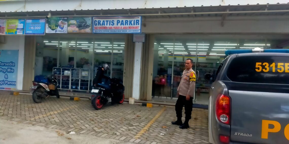 Polsek Kadudampit Patroli dialogis ke Minimarket sampaikan pesan kamtibmas