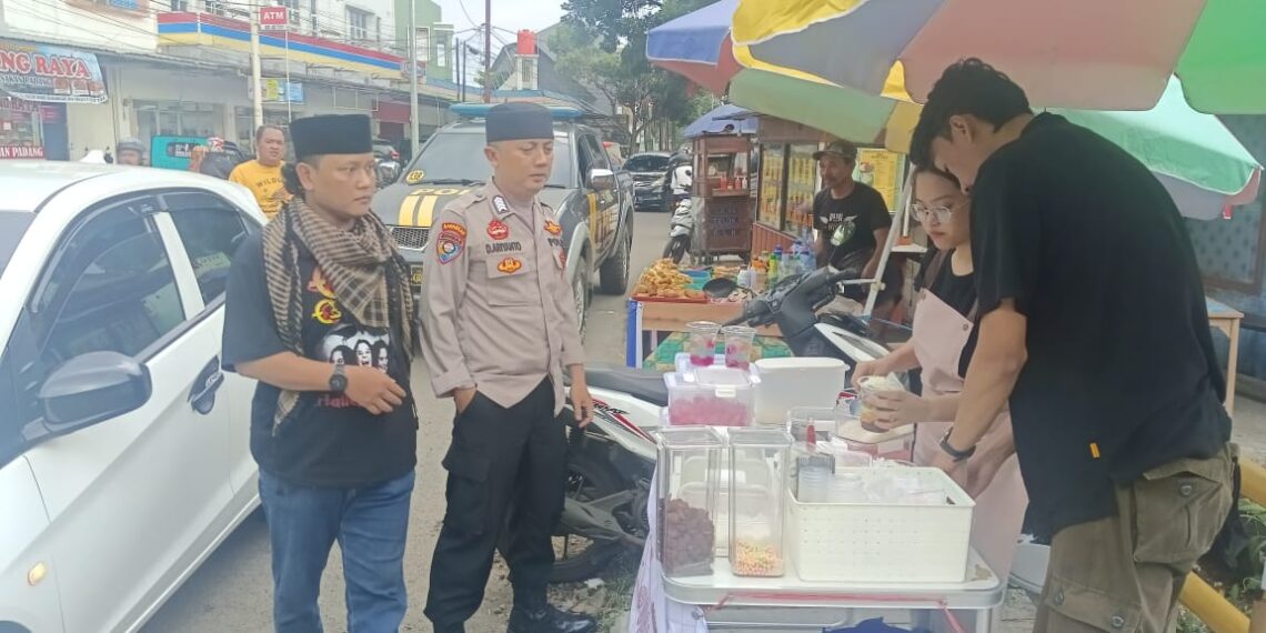 Polsek Kebonpedes Lakukan Patroli Sebelum Buka di Pusat Jajanan Kampung Ciseke