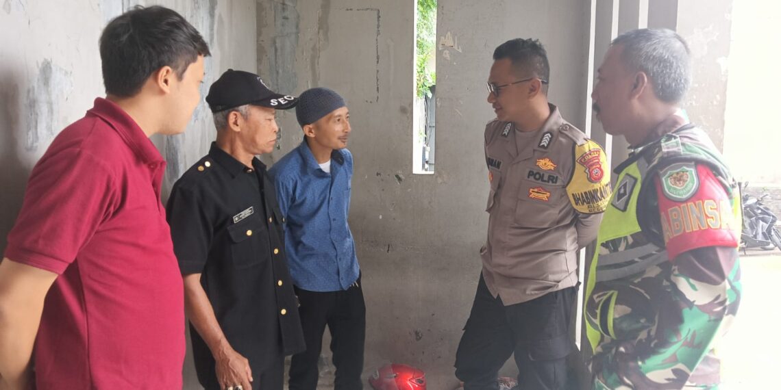 Bhabinkamtibmas Polsek Gunungpuyuh bersama Babinsa Patroli dialogis dan Sambang Warga