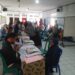 Bhabinkamtibmas Desa Kadudampit Laksanakan Monitoring Bantuan Beras di Aula Desa