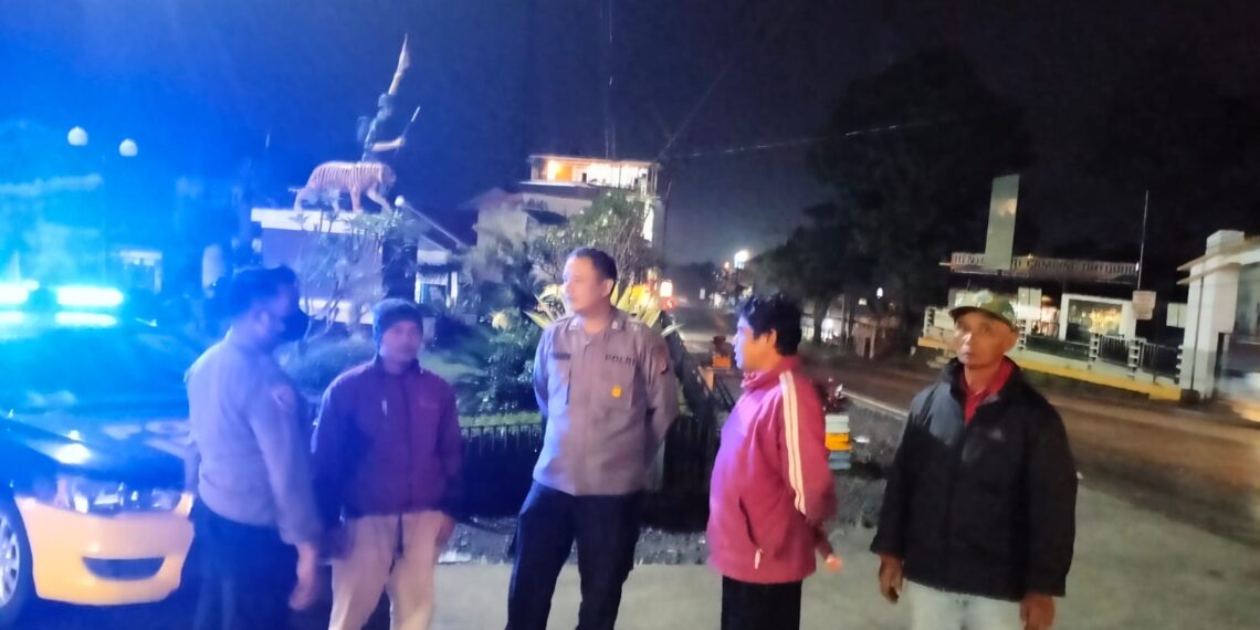 Bulan Ramadhan, Polsek Sukalarang Polres Sukabumi Kota  Gencarkan Patroli Saat Sahur “Pas Sahur”